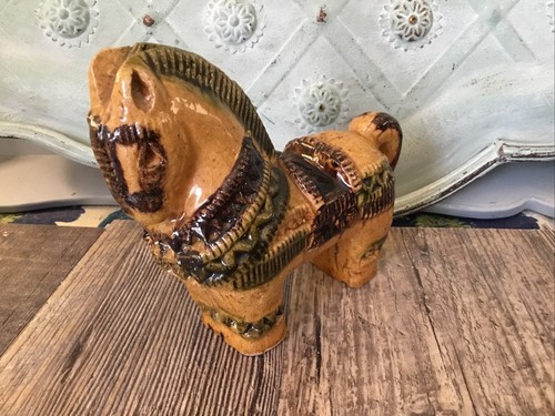 Red clay glazed - glazed, horse