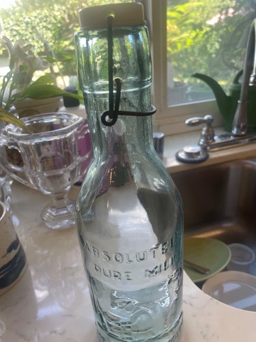 Large vtg emerald glass milk - large,