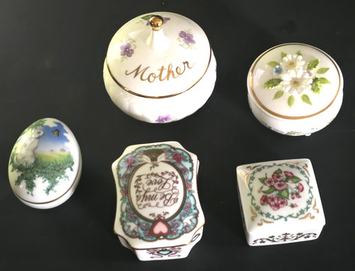 Lot vtg porcelain trinket - of,