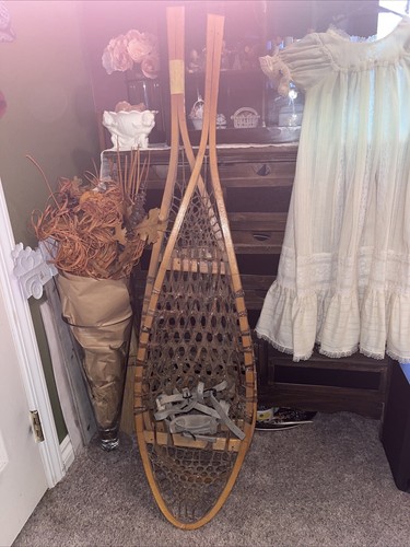 Snow shoes vintage new - snow,