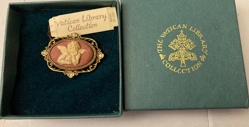 Angel brooch vatican - vatican, library