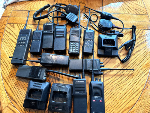 Vintage motorola radios - 11,
