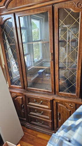 Hutch cabinet
