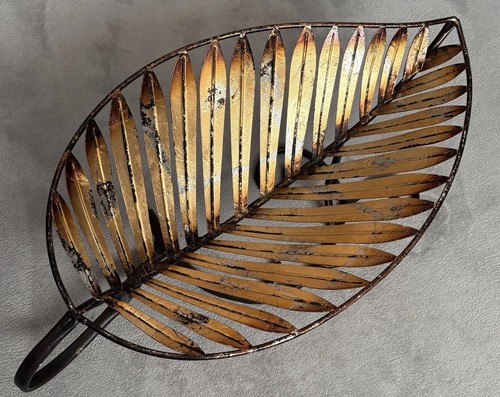 Large metal leaf centerpiece - large,