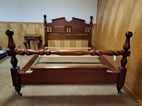 Queen bed mahogany - queen,