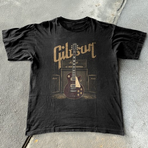 Hot gibson guitar player - hot!,