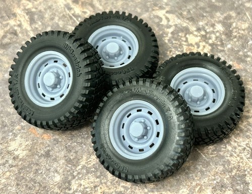 Scale 18 inch - 1/24,