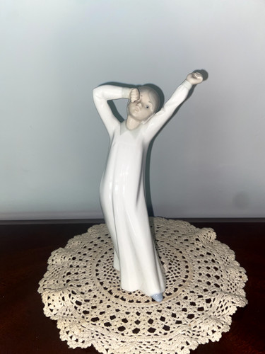 Lladro 4870 boy yawning - "boy, /