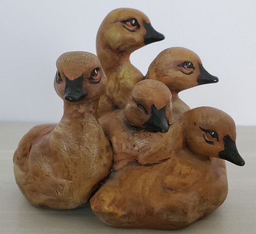 Goslings figurine ducks