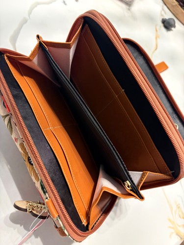 Purses and handbags - purses, hand