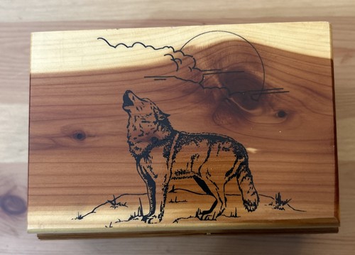 Howling wolf cedar - wolf, hinged