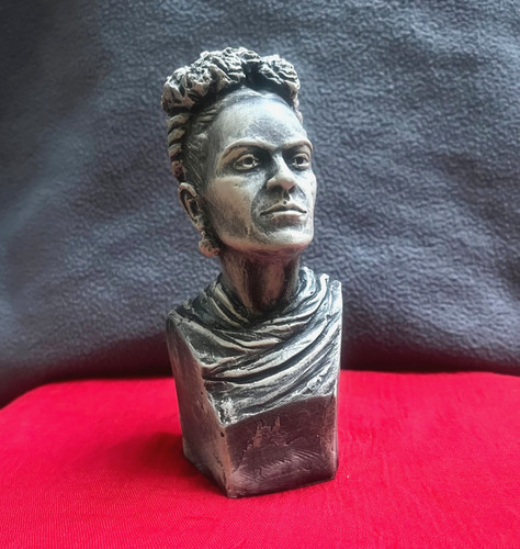 Frida kahlo sculpture - kahlo,