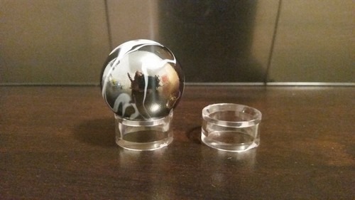 Round medium display - round,