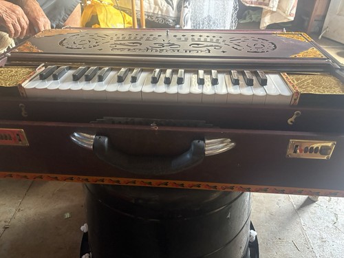 Key portable harmonium - 32-key,