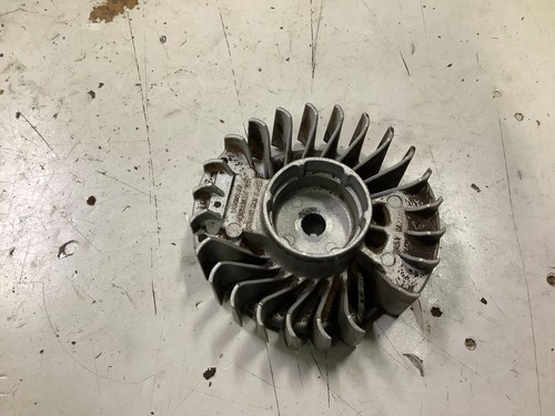 Stihl 390 chainsaw - chainsaw, flywheel