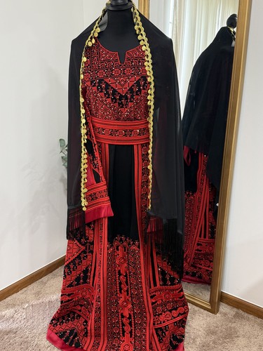 Red henna thobe - henna,