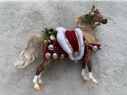 Breyer christmas horse 700116 - christmas,