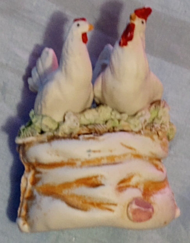Hen and rooster figurine - and,