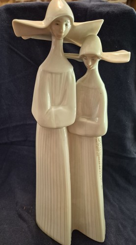 Lladro nuns with rosaries - with,