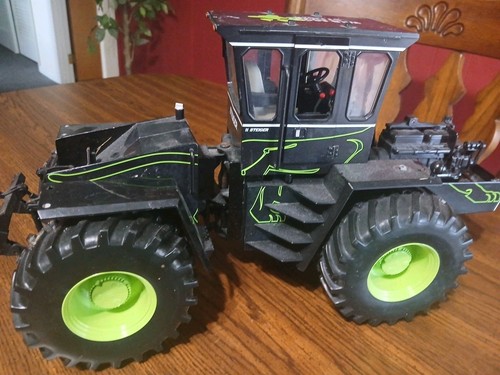 45cm ertl 14949 wild - 1:16,