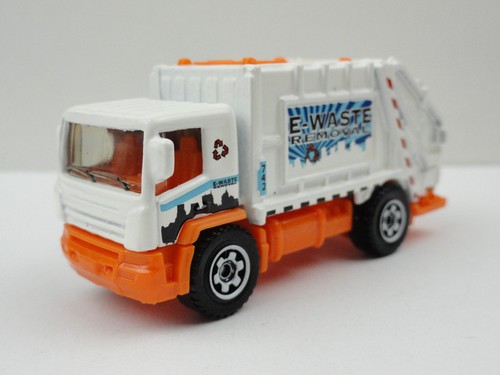 2011 matchbox city life - city,