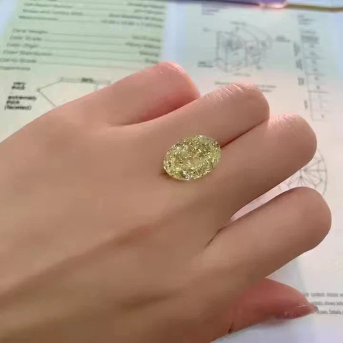 Natural yellow diamond - yellow,