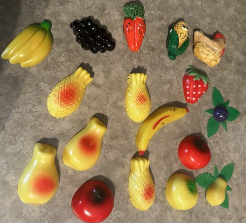 Assorted vintage plastic fruit - assorted,