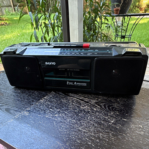 Sanyo m7024a stereo - am/fm,