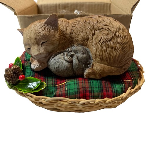 Sleeping kitten mouse figurine - kitten,