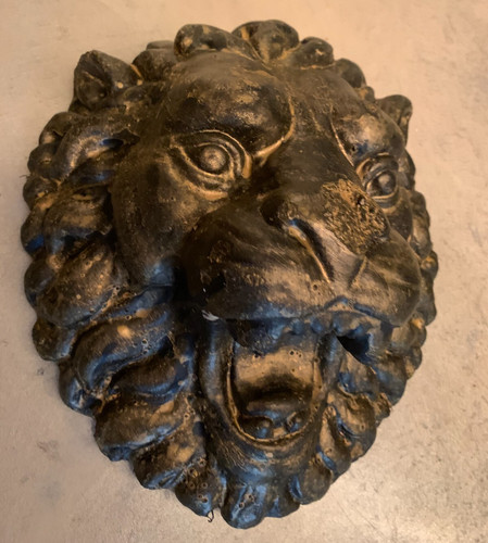 Vintage plaster concrete - concrete, lion