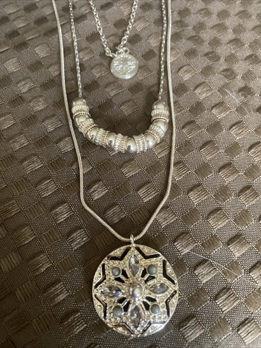 Three chain layered - chain,