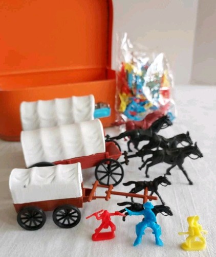 Vtg plastic cowboys and indian - vtg,