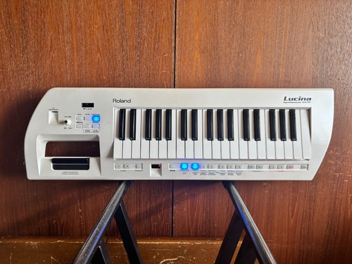 Roland lucina 37 key - roland, ax-09