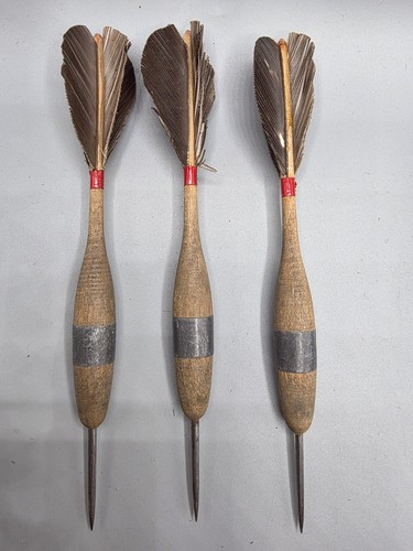 Vintage set wooden darts - of,