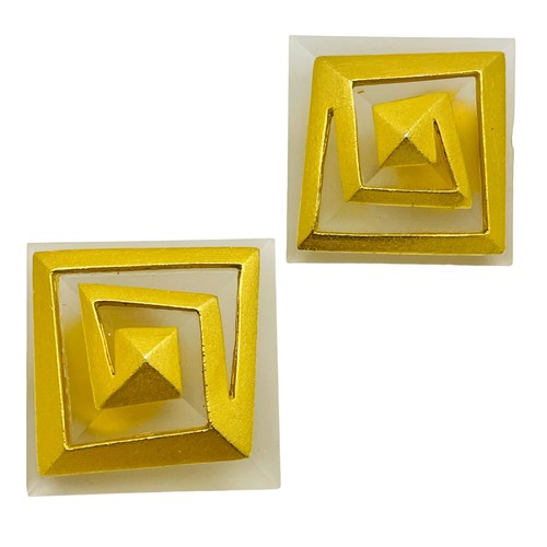 Vintage gold tone massive