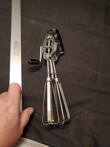 Vintage manual hand - hand, mixer