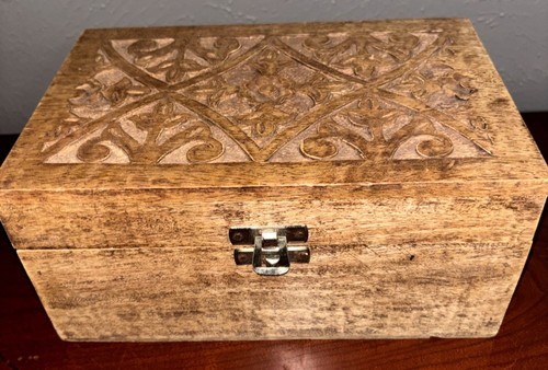 Broyhill furniture top carved - broyhill,