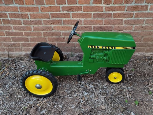 Ertl john deere 520 - john, pedal