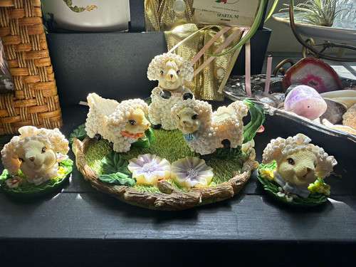 Sheep figurine set with - figurine, tray
