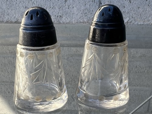 Salt pepper shakers etched - n,