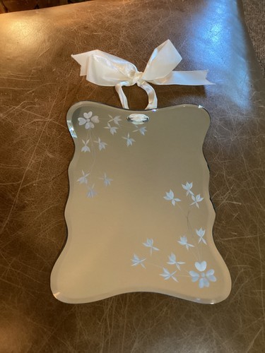 Vintage scalloped edge - scalloped,