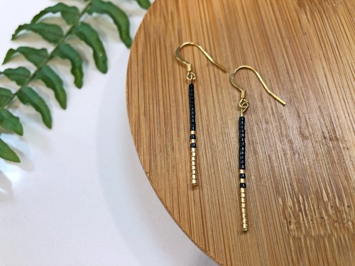 Minimalist dainty black - dainty,,