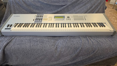 Yamaha motif es8 weighted - es8,,