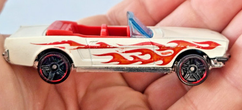 Hot wheels 2013 mustang - 2013,