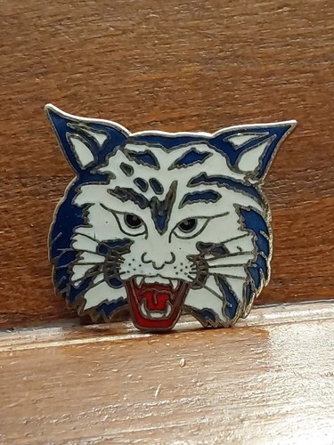 Lot vintage bobcat - of,