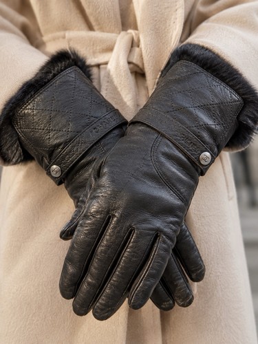 Chanel black quilted lambskin - black,