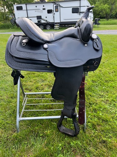 Simco western saddle - 16",