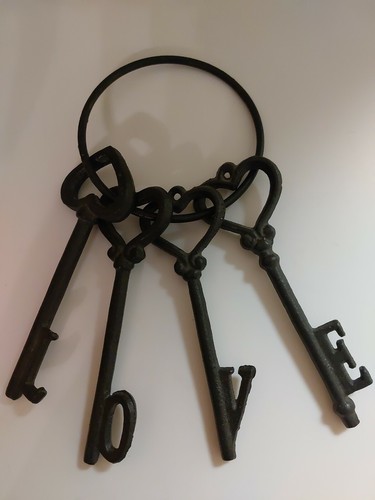 Keys love metal skeleton - love,