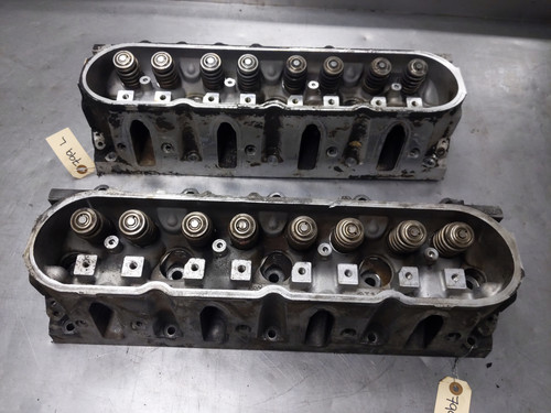 Pair cylinder heads - cylinder, for