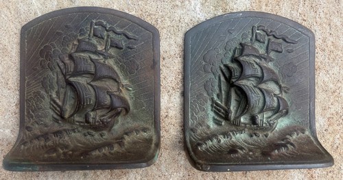 Vintage antique cast - /,